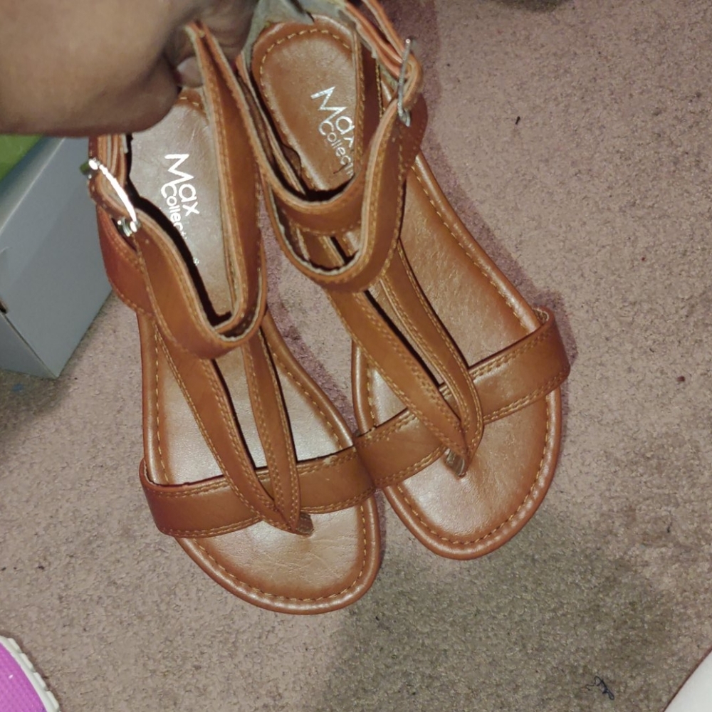 Sandals - Picture 3 of 4